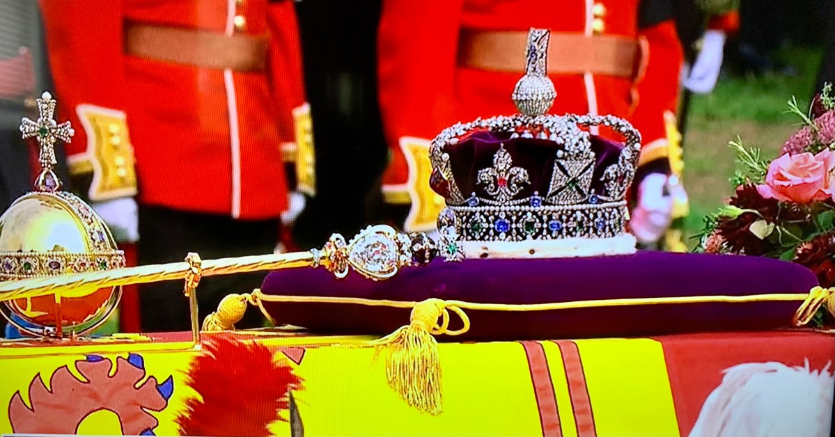 THE QUEEN’S BAG OF TRICKS Madeline Bocaro